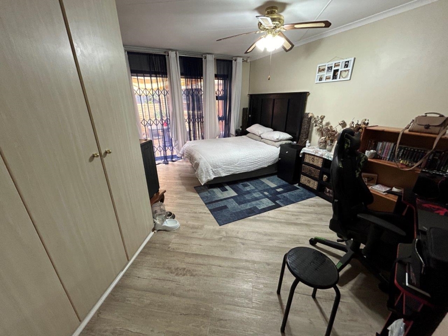 6 Bedroom Property for Sale in Wavecrest Eastern Cape